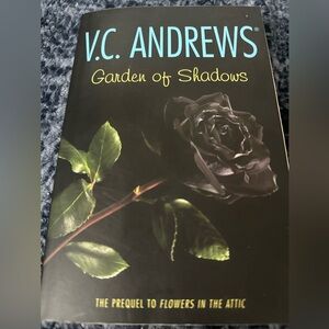 Book Garden of shadows